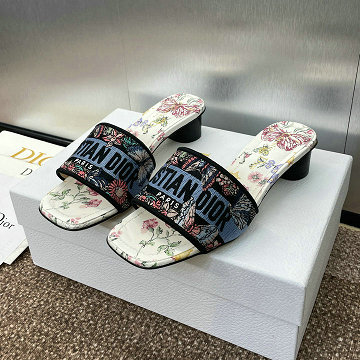 商品名称：クリスチャンディオール CHRISTIAN DIOR 2025年新作 Dway ローヒール スライド ビーチミュール レディース