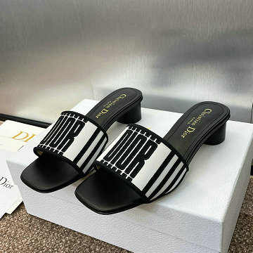 商品名称：クリスチャンディオール CHRISTIAN DIOR 2025年新作 Dway ローヒール スライド ビーチミュール レディース