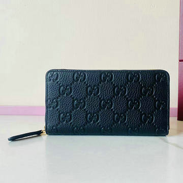 商品名称：グッチ GUCCI 057-GG821803PBK 2025年新作 GGエンブレム ジップウォレット ファスナー長財布 カード入れ