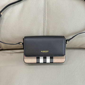 商品細詳を見る:ボッテガヴェネタ BOTTEGAVENETA 99-BOV815748BK2025年新作 スモール トラベラー ホーボーバッグ トートバッグ ショルダーバッグ レディース