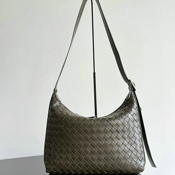 商品細詳を見る:ボッテガヴェネタ BOTTEGAVENETA  99-BOV815748SH 2025年新作 スモール トラベラー ホーボーバッグ トートバッグ ショルダーバッグ レディース