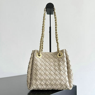 商品細詳を見る:ボッテガヴェネタ BOTTEGAVENETA 99-BOV817175QF  2025年新作 スモール パラシュート チェーン ホーボーバッグ ショルダーバッグ レディース