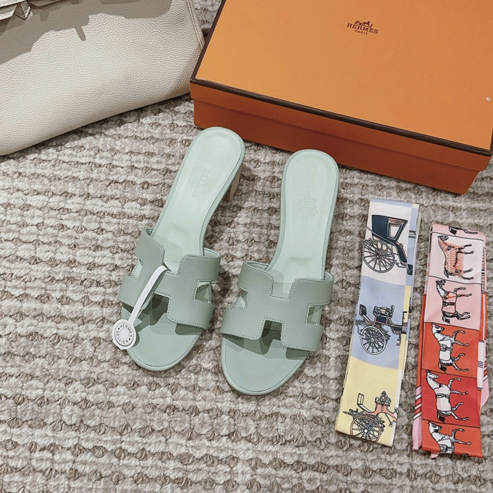 エルメス HERMES 2025年新作 Oran ローヒールスライド ビーチスリッパ スクエアヒール カジュアル レディース
