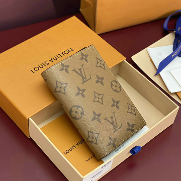 ルイヴィトン LOUISVUITTON 99-M64502 2025年新作 パスポートカバー クーヴェルテュール パスポール NM モノグラムキャンパス