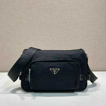 プラダ PRADA  99-PD2VH192BK 2025年新作 ミディアム Re-Nylon サフィアーノレザー ショルダーバッグ メンズ