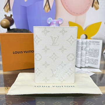 商品細詳を見る:ルイヴィトン LOUISVUITTON 057-M15075 2025年新作 パスポートカバー クーヴェルテュール パスポール モノグラム ヘリテージ キャンバス
