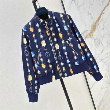 商品細詳を見る:ルイヴィトン LOUISVUITTON XG-WTLV25009 2025年新作 ネックレス プリント リバーシブル ボンバージャケット ロングスリーブ コート レディース