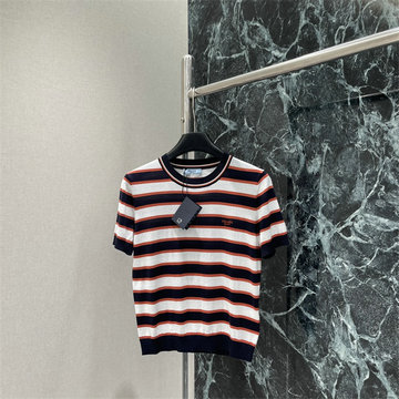 商品細詳を見る:プラダ PRADA XG-MDPD25001 2025年新作 ストライプ ニットシャツ ショートスリーブ セーター レディース