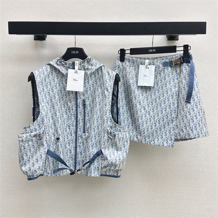商品細詳を見る:クリスチャンディオール CHRISTIAN DIOR XG-TZCD25014  2025年新作 ２つ セットアップ フード付き ベストジャケット ショートスコート レディース