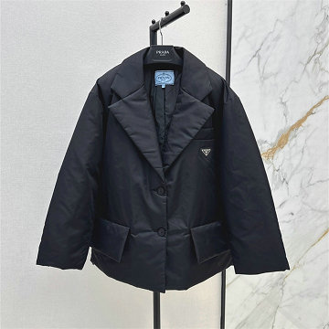 商品名称：プラダ PRADA XG-WTPD250102025年新作 ロングスリーブ ブレザーダウン Vネック パファー ジップジャケット アウターコート リサイクルナイロン