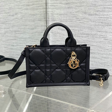 商品細詳を見る:クリスチャンディオール CHRISTIAN DIOR JS-CD5573PJBK 2025年新作 Book Tote ブック トップハンドルバッグ トートバッグ ハンドバッグ