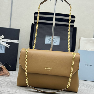 商品名称：プラダ PRADA 99-PD1BD371BK2025年新作 フラップバッグ チェーン ショルダーバッグ カーフレザー レディース
