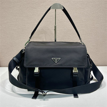 商品細詳を見る:プラダ PRADA 99-PD2VD082BBK2025年新作 エクスプローラ ラージ メッセンジャーバッグ ショルダーバッグ メンズ