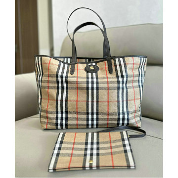 商品細詳を見る:バーバリー BURBERRY GH-BR2221XK 2025年新作 チェック柄 トートバッグ ポーチ付き ハンドバッグ レディース