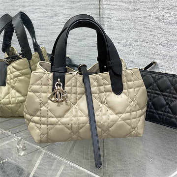 商品細詳を見る:クリスチャンディオール CHRISTIAN DIOR GH-CD6230PXK  2025年新作 トゥジュール スモール トートバッグ ハンドバッグ ショルダーバッグ