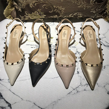 商品名称：ヴァレンティノ Valentino 26-VTJ25014L 2025年新作 ロックスタッズ ストラップパンプス ローヒールサンダル レディース