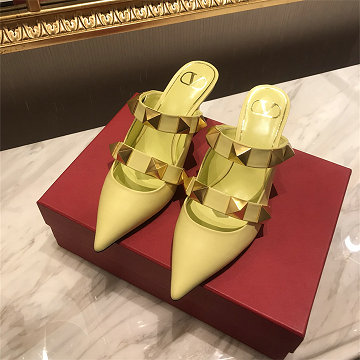 ヴァレンティノ Valentino 26-VTJ25017DJY 2025年新作 ロックスタッズ ミディヒールミュール スライドサンダル レディース スリッパ