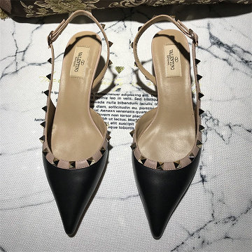 商品名称：ヴァレンティノ Valentino 26-VTJ25014P 2025年新作 ロックスタッズ ストラップパンプス ローヒールサンダル レディース