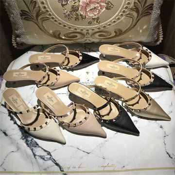 ヴァレンティノ Valentino 26-VTJ25015L 2025年新作 ロックスタッズ ストラップミュール ローヒール スライドサンダル スリッパ レディース
