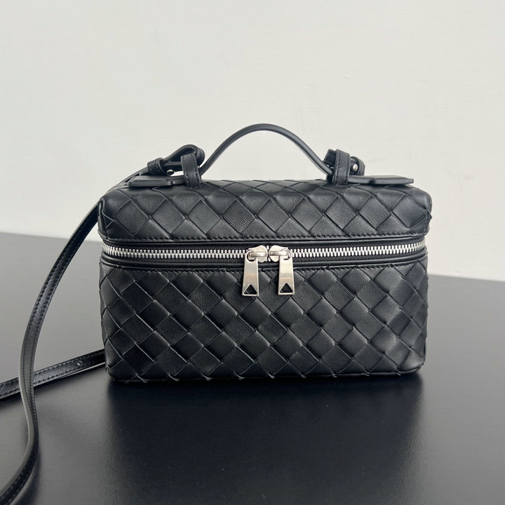 ボッテガヴェネタ BOTTEGAVENETA aj-BOV789109YBK 2025年新作 バンバン バニティーケース トートバッグ 2way ショルダーバッグ