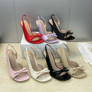 商品名称：クリスチャンディオール CHRISTIAN DIOR 26-CDJ25028P 2025年新作 ミディヒールサンダル リボン付き レディース シューズ