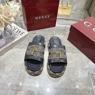 商品細詳を見る:グッチ GUCCI 26-GGJ25011 2025年新作 スライド サンダル スリッパ 厚底ミュール 男女兼用