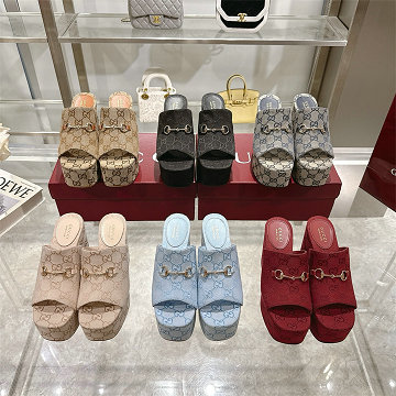 商品名称：グッチ GUCCI 26-GGJ25012 2025年新作 ウェッジヒールサンダル 厚底ミュール スリッパ レディースシューズ