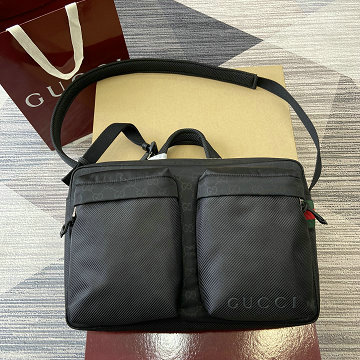 商品細詳を見る:グッチ GUCCI 2025年新作 GGナイロン スモール クロスボディバッグ ショルダーバッグ メンズ