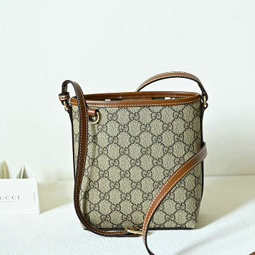 商品名称：グッチ GUCCI 2025年新作 847090 GGエンブレム ナノ バケットバッグ ショルダーバッグ キャンパス