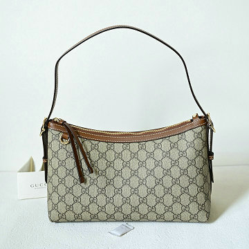 商品細詳を見る:グッチ GUCCI 2025年新作 847449 GGエンブレム ミディアム ショルダーバッグ チェーンポーチ キャンパス