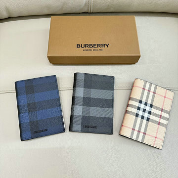 商品名称：バーバリー BURBERRY 2025年新作 二つ折り短財布 パスポートケース カード入れ