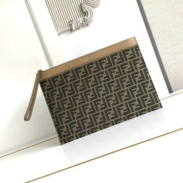 商品細詳を見る:フェンディ FENDI 2025年新作 7N0135 FFジャカード フラット スリム クラッチ ミディアム ストラップ付き 手持ちかばん メンズ