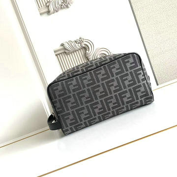 商品細詳を見る:フェンディ FENDI 2025年新作 7N0141 FFジャカード 化粧かばん クラッチ ストラップ付き 手持ちかばん