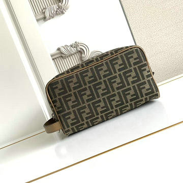 商品細詳を見る:フェンディ FENDI 2025年新作 FFジャカード 化粧かばん クラッチ ストラップ付き 手持ちかばん