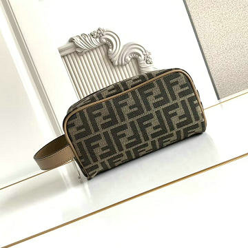 商品名称：フェンディ FENDI 2025年新作 7N0151 FFジャカード 化粧かばん クラッチポーチ ストラップ付き 手持ちかばん