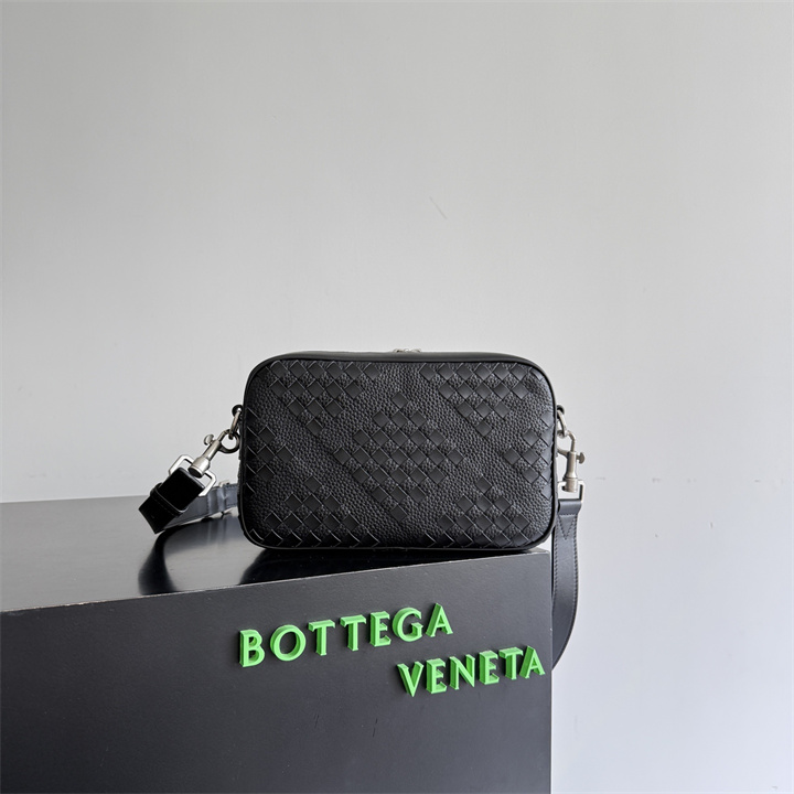 商品名称：ボッテガヴェネタ BOTTEGAVENETA 2026年 スモール イントレチャート カメラバッグ ショルダーバッグ