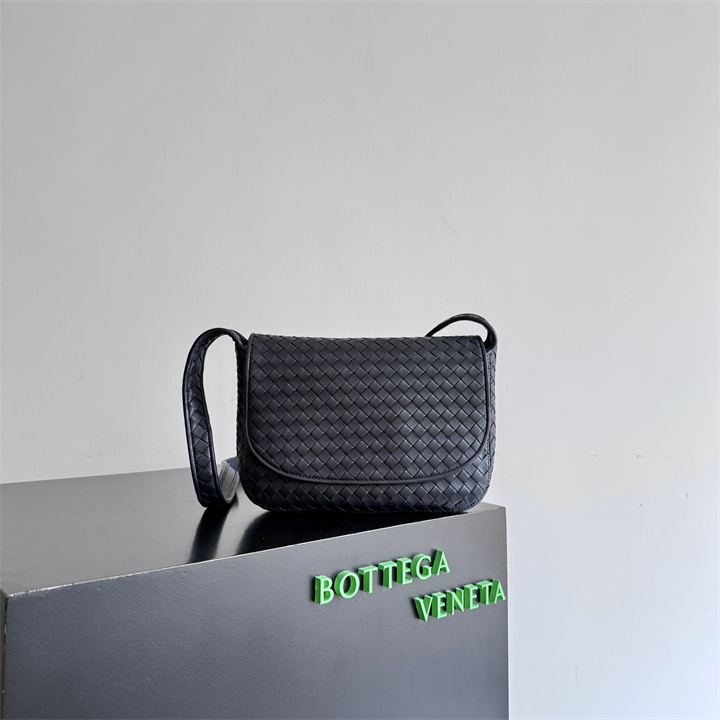 商品名称：ボッテガヴェネタ BOTTEGAVENETA 2026年 ヴェネト メッセンジャーバッグ ショルダーバッグ フラップバッグ