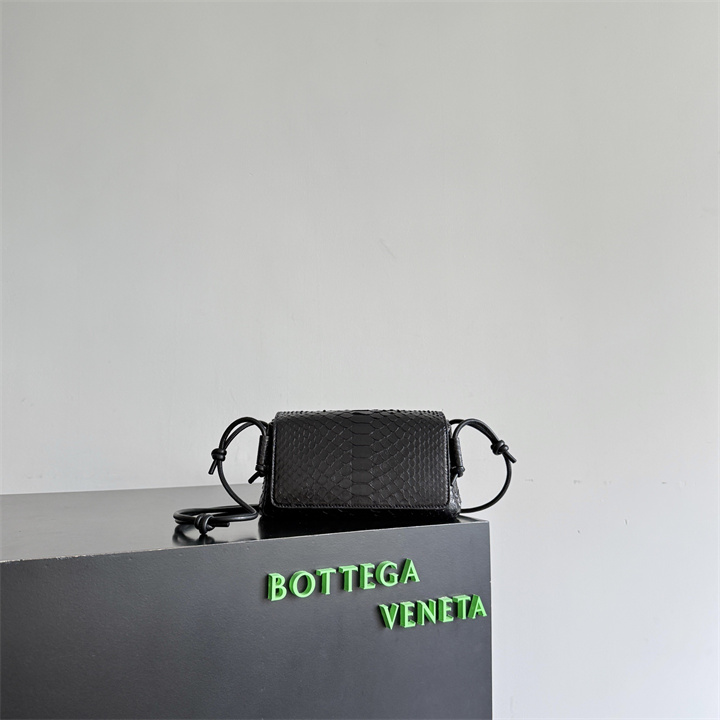 商品名称：ボッテガヴェネタ BOTTEGAVENETA 2026年 ノットゥルノ ショルダーバッグ クラッチバッグ