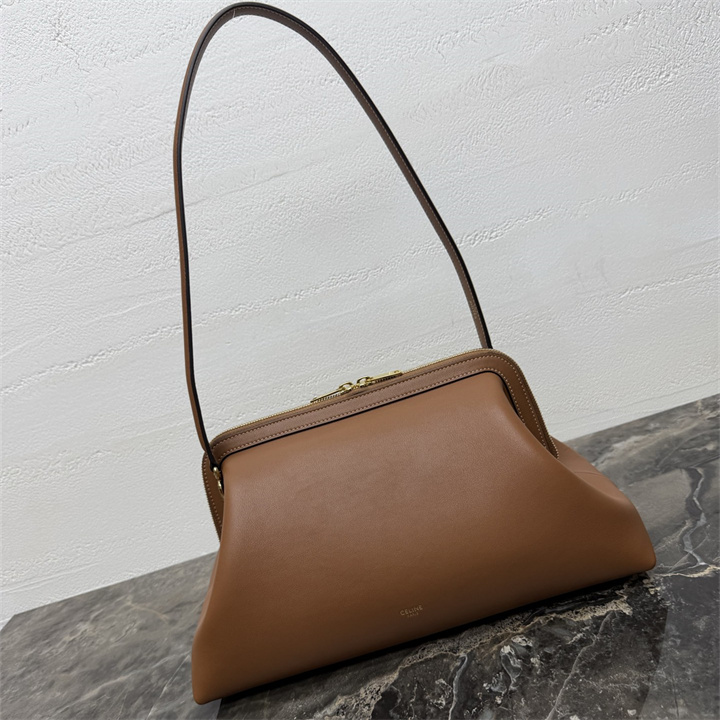 商品細詳を見る:セリーヌ CELINE 2026年 ドクター ポーチ ショルダーバッグ サプルナチュラル カーフスキン