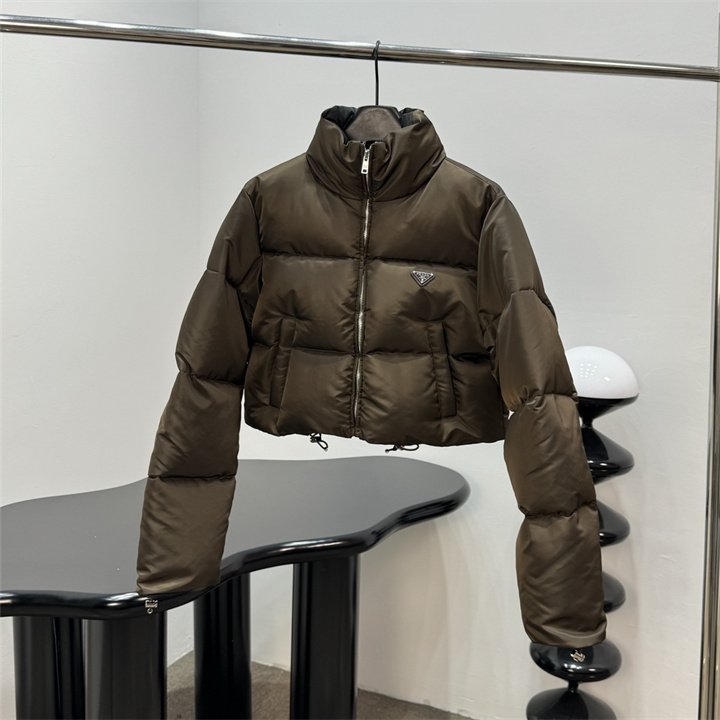商品名称：プラダ PRADA 2026年 ショート丈 ダウンジャケット メンズ レディース 秋冬 防寒 保温 おしゃれ カジュアル アウター