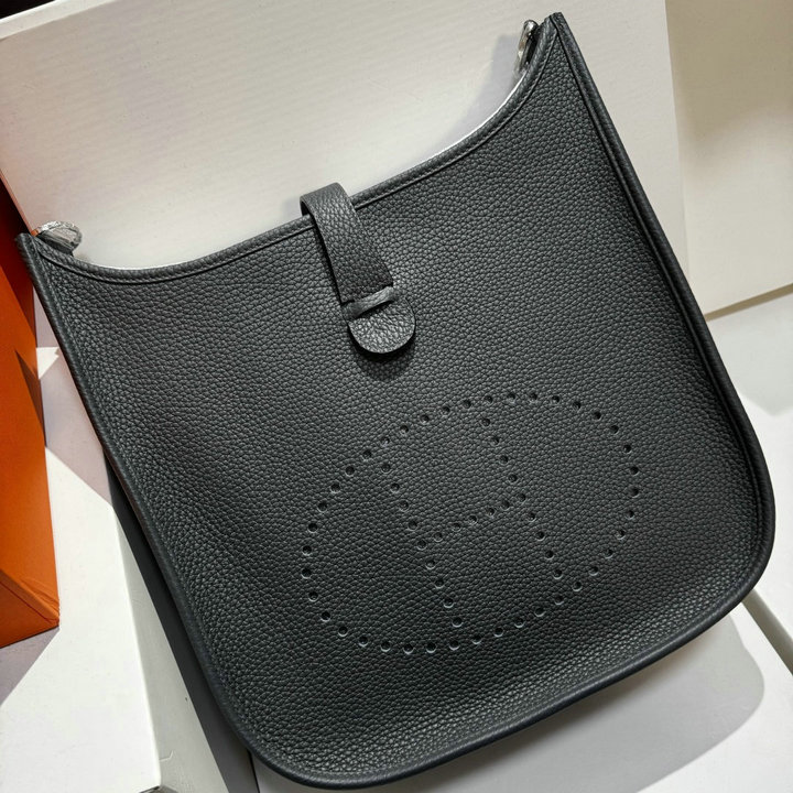 エルメス HERMES 2026年 エヴリン スモール ショルダーバッグ レザー