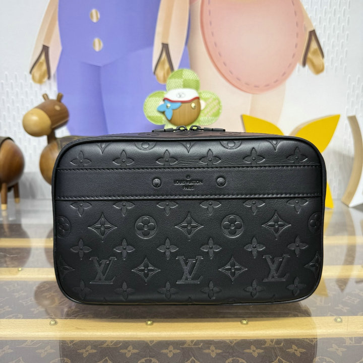 ルイヴィトン LOUISVUITTON 2026年 M68589 トゥルース トワレ GM ポーチ 手持ちかばん 旅行かばん モノグラム シャドウ レザー