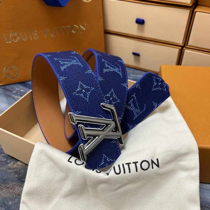 商品細詳を見る:ルイヴィトン LOUISVUITTON 2026年新作 ベルト LV ディメンション モノグラム ヘリテージ 40MM リバーシブル