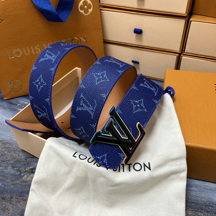 商品細詳を見る:ルイヴィトン LOUISVUITTON 2026年新作 ベルト LV ディメンション モノグラム ヘリテージ 40MM リバーシブル