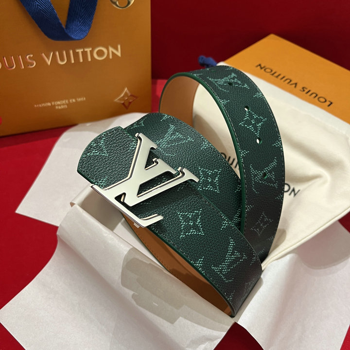 商品細詳を見る:ルイヴィトン LOUISVUITTON 2026年新作 ベルト LV ディメンション モノグラム ヘリテージ 40MM リバーシブル