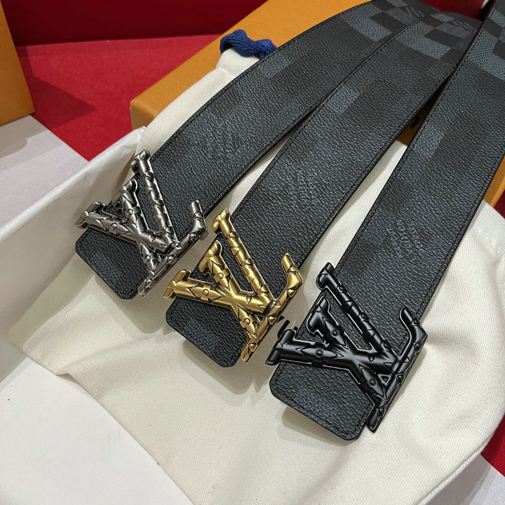 商品細詳を見る:ルイヴィトン LOUISVUITTON 2026年新作 ベルト LV ディメンション 40MM リバーシブル