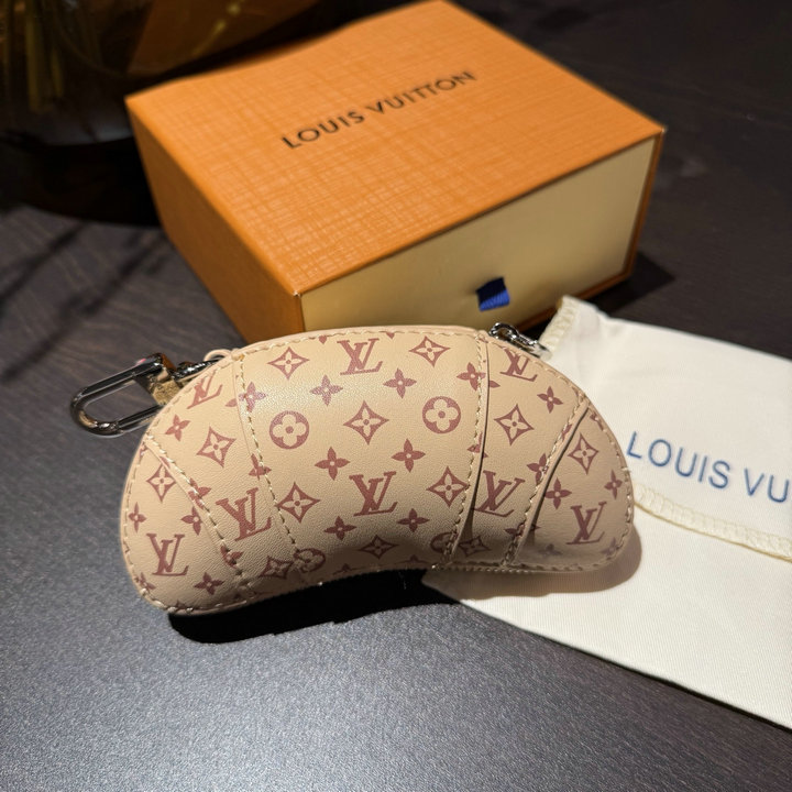 商品細詳を見る:ルイヴィトン LOUISVUITTON 2026年新作 LV クロワッサン バッグチャーム キーホルダー キーリング
