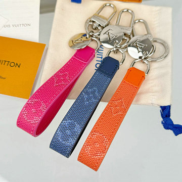 商品名称：ルイヴィトン LOUISVUITTON 2026年新作 バッグチャーム LV スリム ドラゴンヌ キーホルダー キーリング