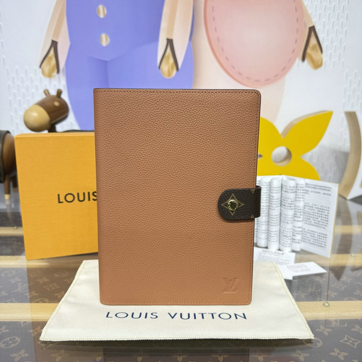 商品細詳を見る:ルイヴィトン LOUISVUITTON 2026年新作 ノートブックカバーMM シャルル 手帳カバー レザー