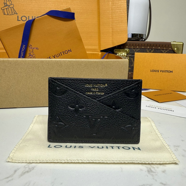 商品細詳を見る:ルイヴィトン LOUISVUITTON 2026年新作 M13695 カードケース ポルト カルト クリスクロス グレインレザー